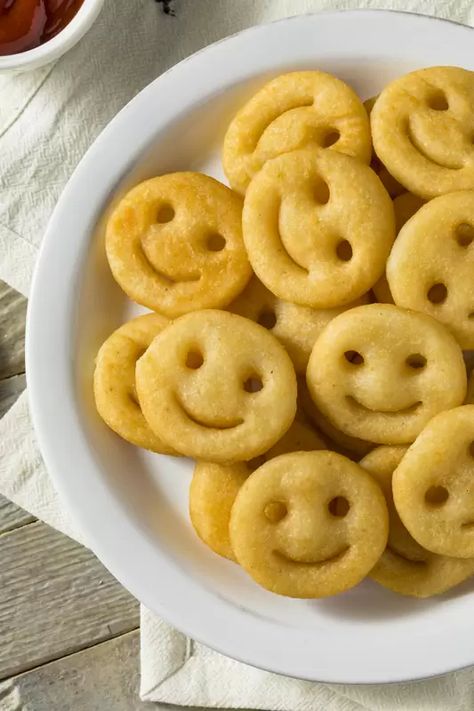 Crispy Air Fryer Smiley Fries. Smiley Fries, Easy Healthy Air Fryer Recipes, Fat Burger, Healthy Air Fryer Recipes, Cooks Air Fryer, Kids Dinner, Scotch Eggs, Healthy Air Fryer, Ground Sausage