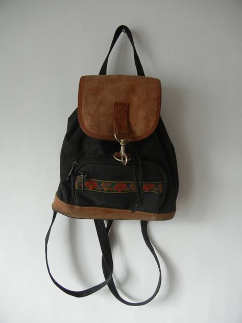 Vintage Mini Backpack 90's Grunge Tumblr by littleraisinvintage 80s Backpack, Backpack Grunge, Grunge Backpack, 90s Bag, Vintage Leather Backpack, Grunge Tumblr, Vintage Backpacks, Leather Rucksack, 90's Grunge