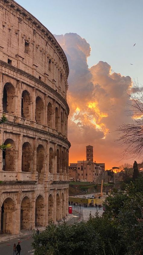 Italy Vibes, Italy Aesthetic, Pretty Landscapes, Dream Travel Destinations, Sunset Pictures, Alam Yang Indah, City Aesthetic, Beautiful Places To Travel, Pretty Places