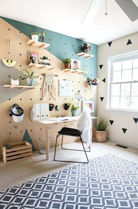 Pegboard Wall, Retro Home Decor, A Desk, Easy Home Decor, Retro Home, Peg Board, Home Office Design, Home Decor Tips, 인테리어 디자인