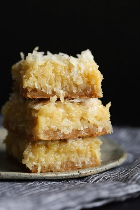 5 Ingredient Cheesecake, Buttery Coconut Bars, Coconut Squares Recipe, Coconut Pound Cake, Coconut Squares, Coconut Filling, Southern Usa, Square Recipes, Coconut Desserts