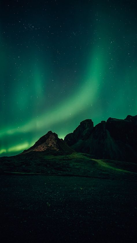 Northen Lights Iceland, Northern Lights In Iceland, Northen Light Aesthetic, Northern Lights Aesthetic, Iceland Aurora Borealis, Northern Lights Alaska, Iceland Wallpaper, Norway Northern Lights, Northern Lights Wallpaper