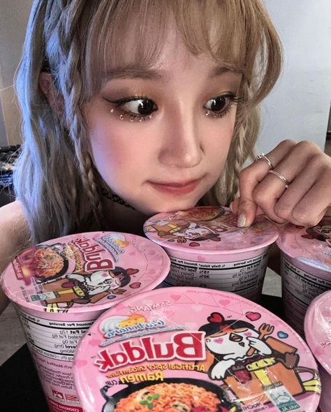 G-idle Yuqi, 17 Kpop, Safe And Sound, Pop Photos, August 26, Tolu, Foto Ideas Instagram, Cube Entertainment, Pop Idol