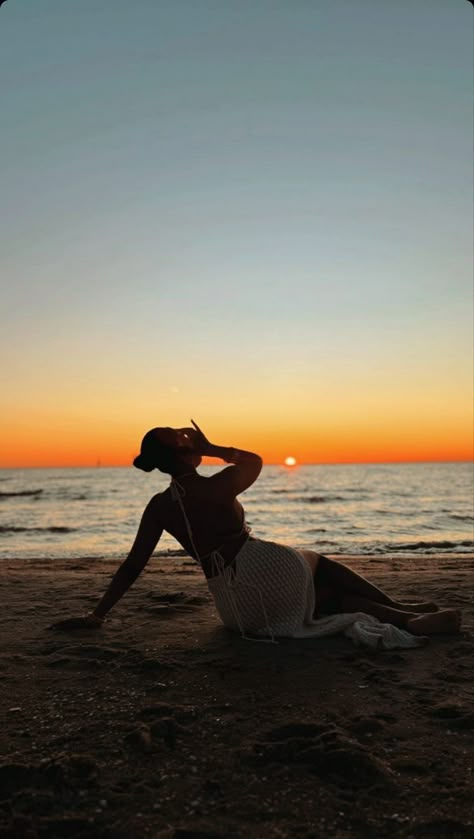 777 Orange Dress Beach Photoshoot, Picture Inspiration Instagram, Sandbar Photoshoot, Summer Photoshoot Aesthetic, Curly Hair At Beach, Poses For Pictures Instagram Vacation, Women Beach Photoshoot, Travel Photoshoot Ideas, Faceless Beach Pics