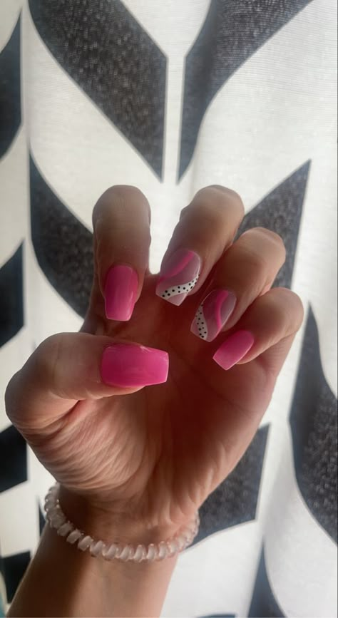 Pink Acrylic Ombre Nails, Bright Pink Design Nails, Pink Nails With Cute Design, Cute Nails Acrylic Summer Pink, Pretty Nails For Summer Simple, Cute Country Acrylic Nails, Simple Pink Nail Designs Square, Hot Pink Graduation Nails, Neon Pink Swirl Nails