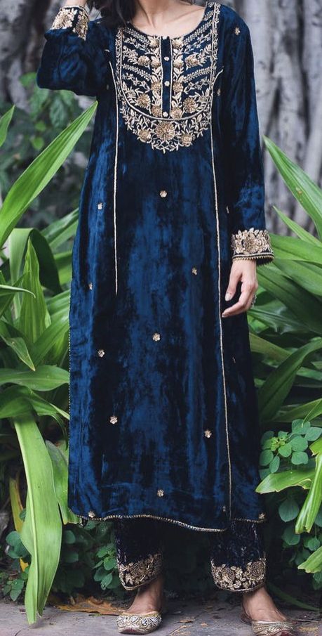 Punjabi Velvet Suits, Velvet Indian Suits, Valvet Work Suit, Velvet Suit Embroidery Designs, Velvet Punjabi Suits Party Wear, Velvet Embroidery Suits, Pakistani Velvet Suits Party Wear, Blue Earrings Indian, Velvet Punjabi Suits