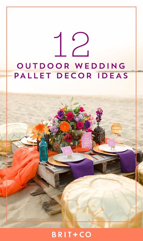 These 12 pallet decor ideas are *perfect* for your rustic-chic outdoor wedding. Wedding Pallet, Bridal Party Tables, Rustic Beach Wedding, Outdoor Party Ideas, Pallet Wedding, Beach Picnics, Outdoor Cocktail, Beach Table, Beach Dinner