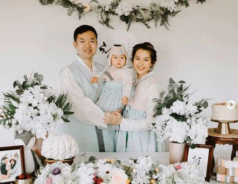 Korean 1st Birthday, Dol Party, Korean First Birthday, First Birthday Photography, Celebration Birthday, Korean Birthday, A Child Is Born, Birthday Photography, Baby First Birthday