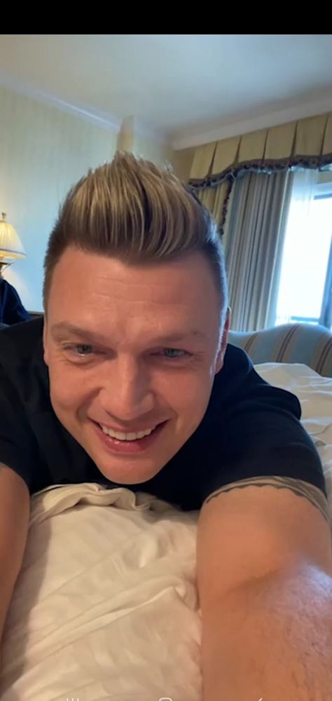 Nick Carter Selfie, Jennifer Lawrence Makeup, Loyalty Card Template, Steve Burton, Angelina Jolie Photos, Nick Carter, Beautiful Evening, Loyalty Card, Backstreet Boys