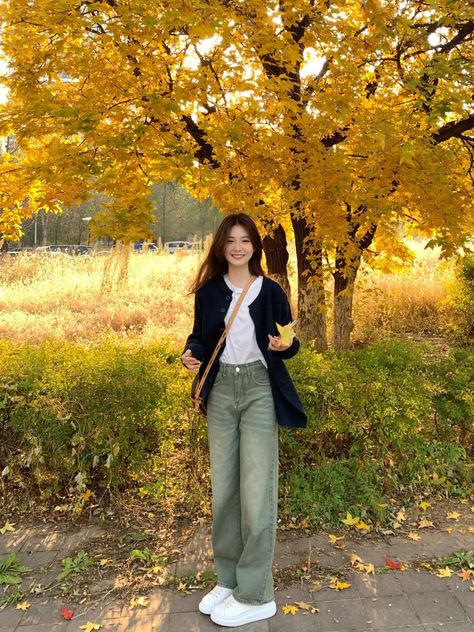 Uniqlo Spring Outfit, Summer Ulzzang Outfits, Dalat Outfits, Korean Jeans Outfit, Ootd Korean Style Casual, Cardigan Outfit Korean, Korean Fashion Cardigan, 대학생 스타일, Ootd Cardigan