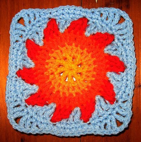 Ravelry: Justdunny's Swirly sun granny square Crochet Sun Square, Sun Granny Square, Crochet Blocks, Crochet Granny Squares, Crochet Square Patterns, Granny Squares Pattern, Crochet Things, How To Start Knitting, Square Crochet