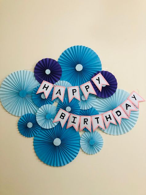 Simple Birthday Decor Idea, Birthday Handmade Decoration, Birthday Craft Decorations, Home Decor Ideas For Birthday, Birthday Decorations For School, Birthday Decorations Crafts, Diy Decor Birthday Party, Paper Craft For Birthday Decoration, Birthday Decoration Ideas Diy At Home