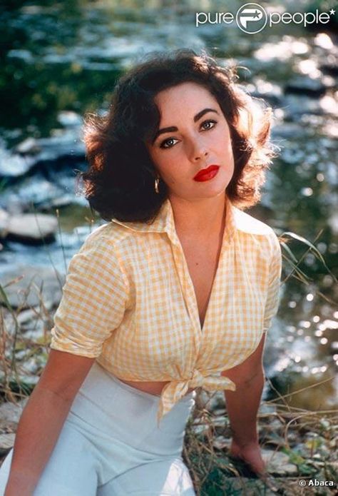 Elizabeth Taylor is listed (or ranked) 29 on the list Who Was the Most Attractive Actress at 25 Years Old? Klasik Hollywood, Edward Wilding, Stars D'hollywood, Diana Dors, Jacques Fath, Sofia Loren, Violet Eyes, Vintage Versace, Hollywood Icons