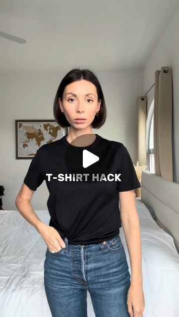 MARINA | YOUR FASHION GUIDE on Instagram: "More fashion content 👉🏻 @marina_usti_ 
.
.
.
.
.
#styletips #tshirthack #tshirt #stylist #stylingtips #tuckin #outfitideas 
Style tip, styling, t-shirt hack, tshirt" T Shirt Tucking Hacks, Tshirt Hacks Too Big, Styling Oversized Tshirt, Tshirt Hacks, T Shirt Hacks, Shirt Hacks, Clothes Hacks, Fashion Content, Fashion Guide