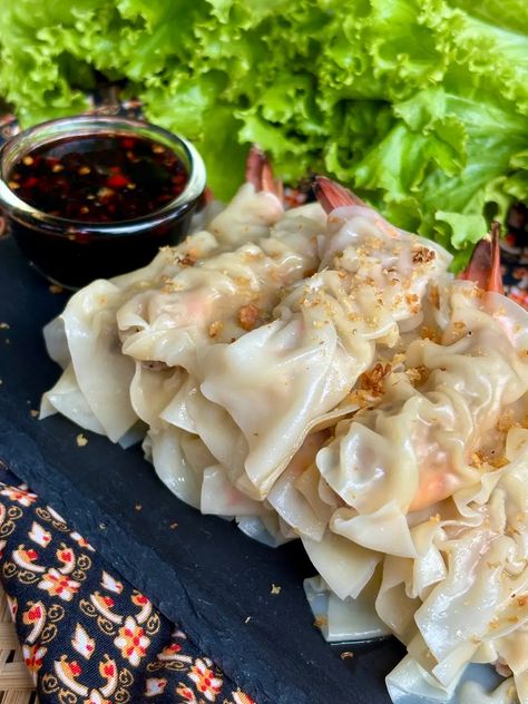 Keto Wonton Recipes, Chinese Wonton Recipes, Filipino Appetizers For Party, Dumplings Appetizer, Easy Wontons, Shrimp Wonton Recipes, Won Ton Recipes, Pork Wonton Recipe, Homemade Dipping Sauce