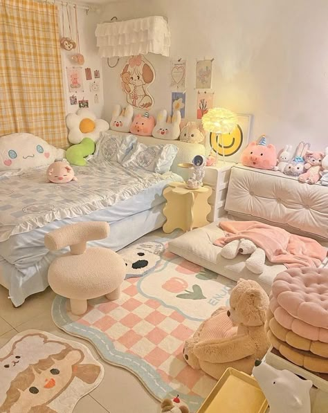 Cutesy Bedroom Aesthetic, Kawaii Dorm Room Ideas, Pastel Kawaii Room, Ugly Bedroom, Kawaii Aesthetic Room, Kawaii Bedroom Decor, Kawaii Moodboard, Neat Room, Bedroom Layouts For Small Rooms