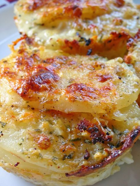 Easy Bbq Side Dishes, Potato Au Gratin, Parmesan Potato, Parmesan Potatoes, Potatoes Au Gratin, Side Dishes For Bbq, Potato Side Dishes, Best Side Dishes, Potato Dishes