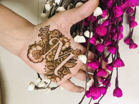 Name Mehendi Designs For Hands, Alphabet Mehndi, Alphabets Design, Mehndi Design Simple, P Letter, Modern Mehndi, Simple Mehndi Design, Design Mehndi, Henna Art Designs