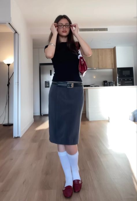 fashion inspo skirt Middie Skirt Outfit, Corp Core Aesthetic, Office Core Aesthetic Outfits, Corp Core Outfit, Corp Core Fashion, Nerdcore Aesthetic, Bayonetta Outfits, Office Core Outfit, Geek Chic Outfits