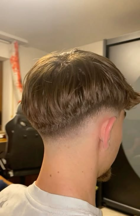 Men’s Low Drop Fade, Best Low Fade Haircuts Men, Fade Back Of Head, Short Low Fade Haircut Men, Low Fade Middle Part, Low Fade Redondo, Low Fade Haircut Men, Low Mid Fade, Low Skin Fade Haircut Men