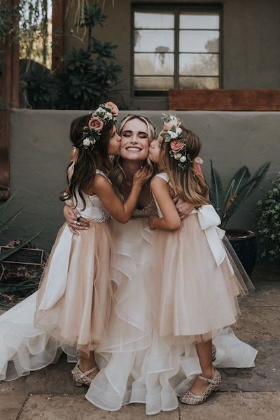 Stunning Wedding Photos, Wedding Portrait Poses, Wedding Picture Poses, Wedding Picture Ideas, Wedding Pic, Wedding Photo Inspo, Party Pictures, Sunset Wedding, Wedding Photos Poses