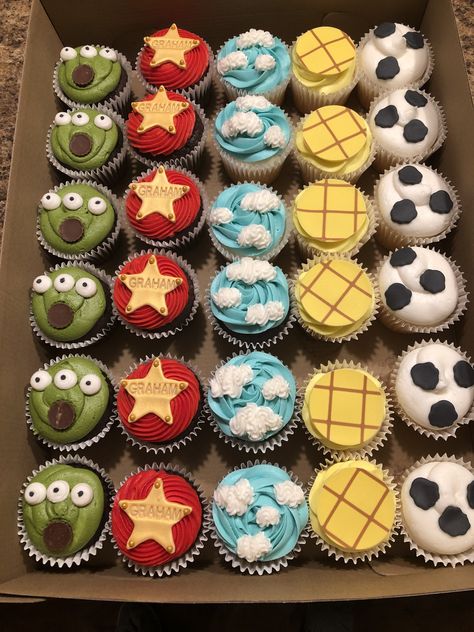 Woody Cupcakes Toy Story, Toy Story Cupcakes Ideas, Toy Story Twins Birthday, Two Infinity And Beyond Birthday Cupcakes, Toy Story Cupcake Cake, Toy Story Cupcake Ideas, Toy Story Desserts, Cupcakes Toy Story, Toy Story Birthday Cake