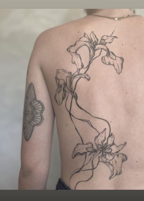 Flower Side Body Tattoo, Asian Style Back Tattoo, Weeping Willow Shoulder Tattoo, Snowdrop Back Tattoo, Women With Lots Of Tattoos, Center Of Back Tattoo Women, Flowers Growing Up Legs Tattoo, Symetric Tattoo Back, Nature Hip Tattoo