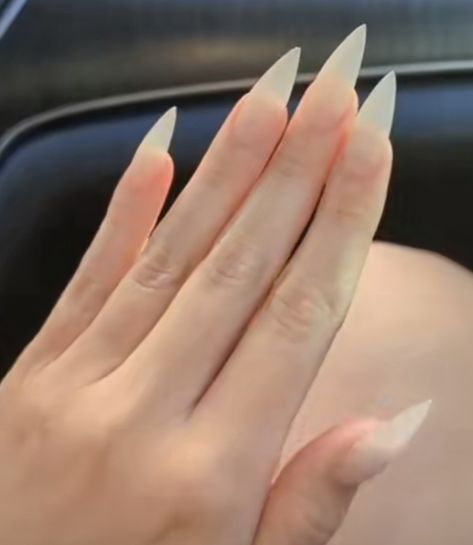 Acrylic Natural Looking Nails, Cat Woman Nails, Natural White Nails, White Nails Natural, Nature Nails Designs, Nails Natur, Whiter Nails, Natur Nails, Design Natural Nails