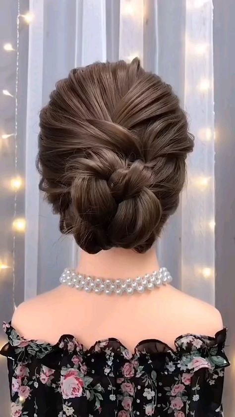 "Enchanting Locks" offers a masterful step-by-step tutorial to help you achieve a stunning hairstyle for your special day, exuding timeless charm and elegance. 🎀 Bun Hairstyles With Jewellery, Wedding Hairstyles Easy Step By Step, Fancy Hair Buns Classy, Hairdo Sister Of The Bride, Shoulder Length Formal Hairstyles Updo, Elegant Hairstyles Diy, Classic Updo Hairstyles Tutorial, Ball Gown Hairstyles Updo, Formal Hair Updos For Medium Hair