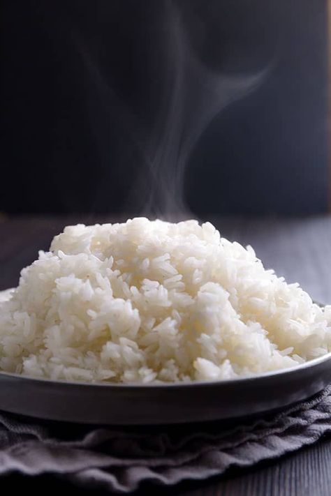 You don’t need a rice cooker to make a perfectly fluffy white rice! Sharing my foolproof method to cook simple, yet deliciously fluffy white rice on stovetop and answering all your questions on how to cook rice on stovetop. #rice #whiterice #jasminerice #howtocookrice Microwave Rice Recipes, Cook Rice In Microwave, Soaked Rice, Rice In The Microwave, Microwave Meals, Boiled Rice, Rice A Roni, Microwave Food, Cooking Rice