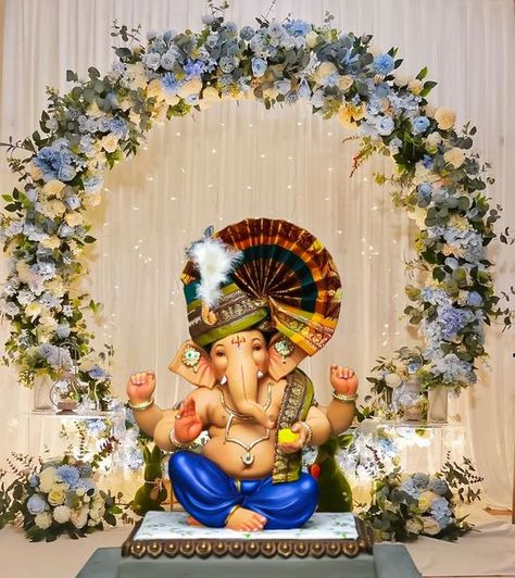 Ganpati Decoration Theme Ideas, Ganpati Celebration, Flower Decoration For Ganpati, Bappa Decoration, Ganpati Decoration Theme, Ganesh Decoration, Ganpati Decor, Ganesh Chaturthi Decoration, Decoration For Party