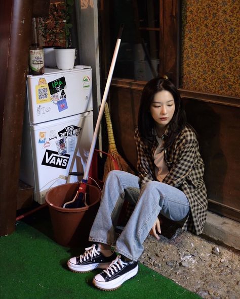 hourly red velvet on Twitter: "#SEULGI #슬기 [ @RVsmtown ]… " Converse Run Star Hike Outfit, Kore Ulzzang, Converse Run Star Hike, Kang Seul-gi, Converse Run, Dr Shoes, Run Star Hike, Red Velvet Seulgi, Outfits With Converse