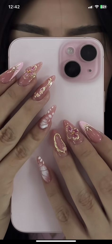 Nails Acrylic Summer 2024, Jelly Flower Nails, Leo Zodiac Nails, Nail Inspo Summer 2024, Nail Ideas At Home, Nails Inspo Fall, Almond Nails Trendy, Latte Nails, Fall Nail Inspo