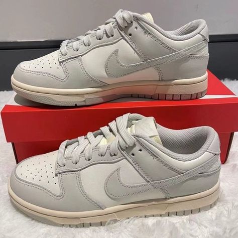 Nike dunk low retro white/grey fog Nike Dunk Lows, Dunk Lows, Sb Dunks, Athletic Models, Adjustable Shoes, Nike Snkrs, Light Lilac, Nike Dunk High, Mauve Color