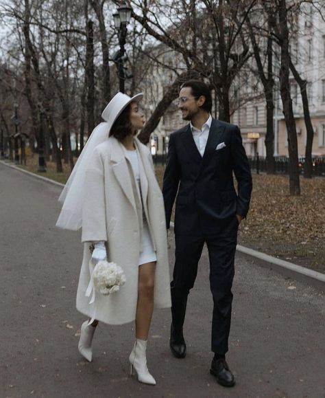 Bride Winter Outfit, Winter Bridal Looks, Elopement Style Engagement Shoot, Elopement Outfit Bride, Wedding Photographer Outfit, Elopement Outfit, Dressed In White, City Hall Wedding, Courthouse Wedding