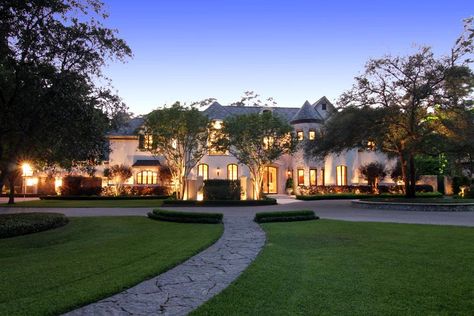 Memorial leads the way as million-dollar homes sales boom Billion Dollar Homes, Jeff Bagwell, Million Dollar House, Houston Real Estate, Million Dollar Homes, Expensive Houses, Saltwater Pool, House Goals, My Dream Home