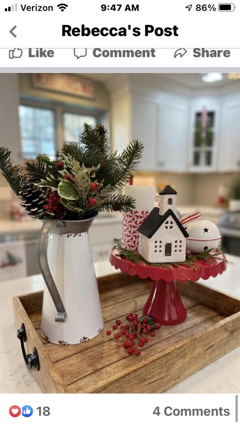 Christmas Coffee Table Decor, Christmas Decorations Centerpiece, Tray Decor Christmas, Ideas Para Navidad, Christmas Tray, Cozy Christmas Decor, Ideas Navidad, Kitchen Christmas, Country Christmas Decorations