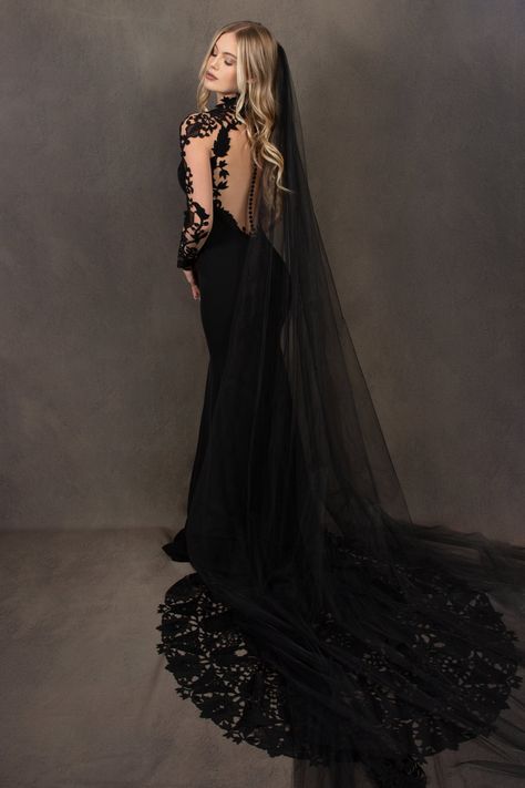 Black Wedding Dress With Lace Closure, Black Wedding Dress With Lace-up Back, Black Weding Dress Tight, Black Wedding Dress Mermaid, Gothic Wedding Dress Black Mermaid, Blsck Boho Eedding Dress, Goth Wedding Dresses, Black Lace Wedding Dress, Black Lace Wedding