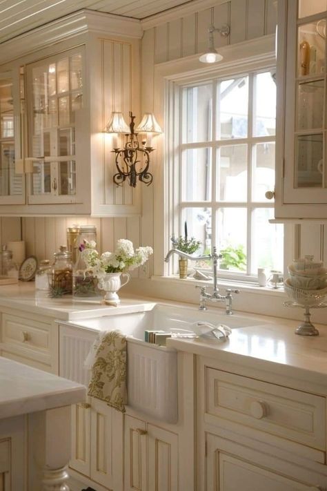 Country French Kitchen, French Country Kitchens, Casa Country, Casa Vintage, Farmhouse Kitchen Design, Cottage Kitchens, French Country Kitchen, Chic Kitchen, Kitchen Inspiration Design