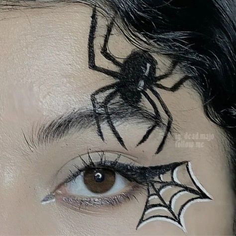 Halloween Makeup Spider Eye, Spider Halloween Face Paint, Halloween Face Paint Spider, Spiderman Makeup Ideas, Last Minute Halloween Makeup Simple, Spider On Face Makeup, Horror Face Painting, Spider Face Makeup, Spider Make Up