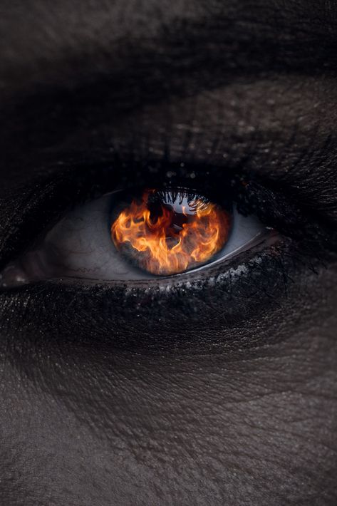 Fire In Eyes Aesthetic, Fire Reflection In Eyes, Eyes Like Fire, Fire Eyes Aesthetic, Fire In Eyes, Glowing Orange Eyes, Robert Sanchez, Contacts Eyes, Eye Reflection