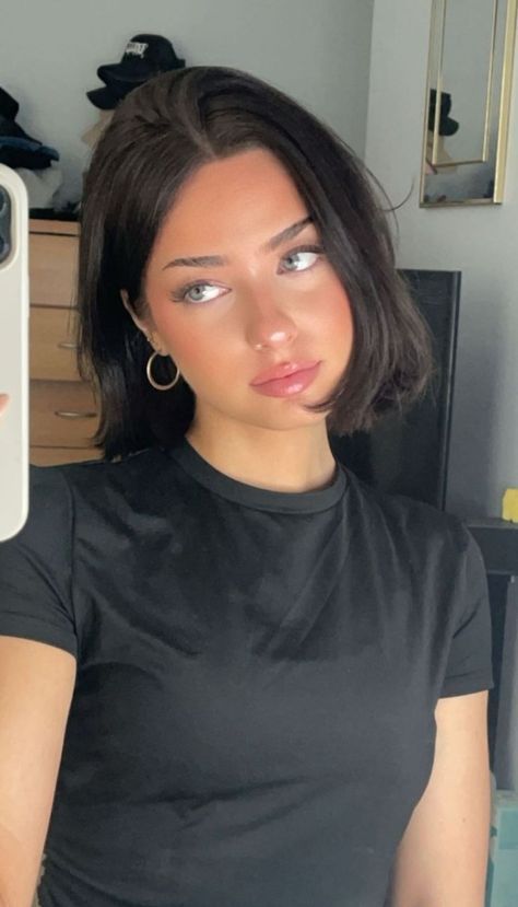 Short Black Hair Inspiration, Chin Length Dark Brown Hair, Short Haircut Shoulder Length, Short Summer Haircuts For Women, Short Hair Inspo Aesthetic, Celebs With Short Hair, Dark Hair Bobs, Short Black Bob, Black Hair Bob