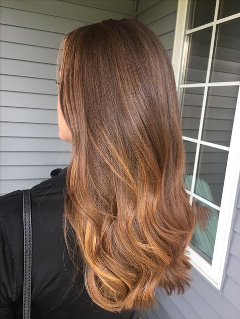 All Over Auburn Brown Hair Color, Golden Brown Hair With Red Undertones, Brunette To Ginger Balayage, Light Brown Copper Hair Balayage, Balayage Color Miel, Natural Balayage, Cinnamon Hair, Honey Brown Hair, Brown Hair Looks