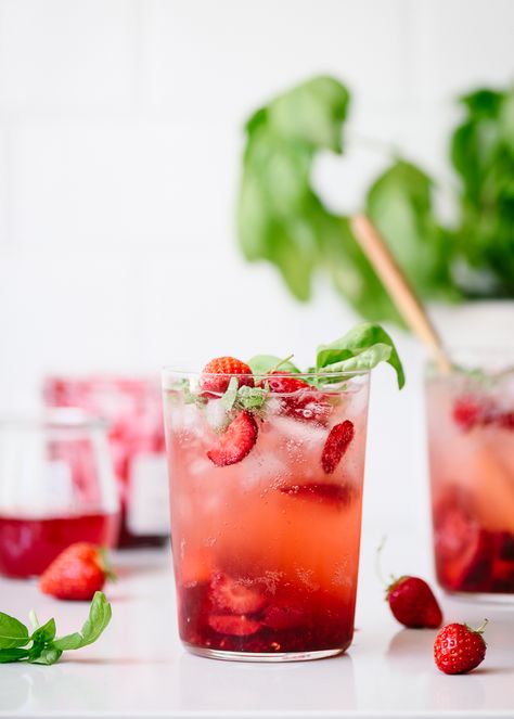 Basil Soda, Strawberry Basil, Starbucks Recipes, Idee Pasto Sano, Alcohol Drink Recipes, Drinks Alcohol Recipes, Alcohol Recipes, Slushies, Milkshakes