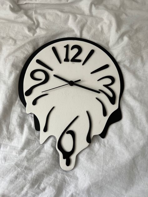 Melted Clock Aesthetic, Air Dry Clay Clock, Clay Clock Ideas, Ceramic Wall Clock, Clock Melting, Wall Clock Aesthetic, Melted Clock, Clay Clock, Aesthetic Wall Clock