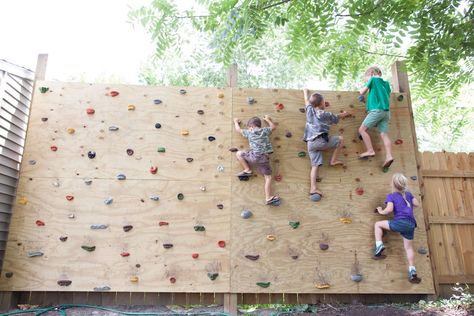 Backyard rock wall Kids Climbing Wall, Rock Climbing Photography, Diy Climbing Wall, Rock Climbing Party, Rock Climbing Workout, Climbing Wall Kids, Home Climbing Wall, Playground Backyard, Rock Climbing Gym