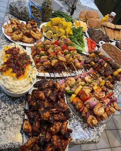 Food For Cookout, Cookout Food Black People, Amp House, Different Types Of Food, Bbq Party Food, Shower Balloons, Party Food Buffet, Catering Ideas Food, Soul Food Dinner