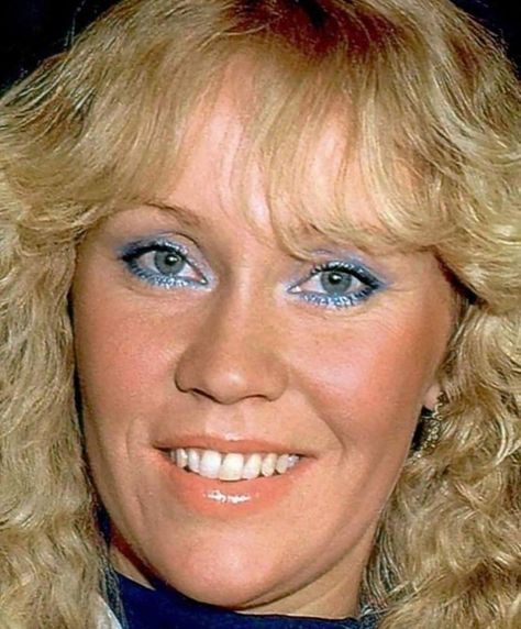 Abba Hair And Makeup, Abba Eye Makeup, Agnetha Fältskog Makeup, Abba Inspired Makeup, Abba Makeup 70s, Abba Hairstyle, Mamma Mia Makeup Ideas, Abba Makeup, Abba Inspired Outfit