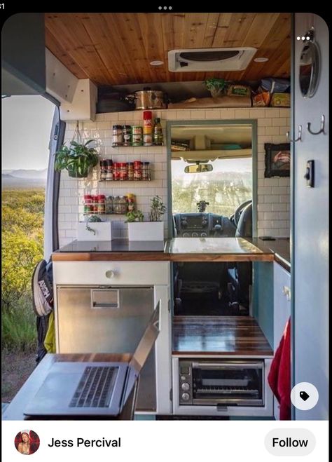 Astuces Camping-car, Converted Van, Converted Vans, Home Inspo Cozy, Small Camper, Bus Living, Kombi Home, Sprinter Van Conversion, Van Conversion Interior