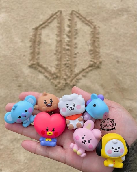 Clay Kpop Ideas, Cute Clay Ideas Aesthetic, Bt21 Clay Art, Kawaii Clay Art, Bt21 Polymer Clay, Bts Clay Art, Clay Keychain Ideas, Different Hobbies, Crea Fimo